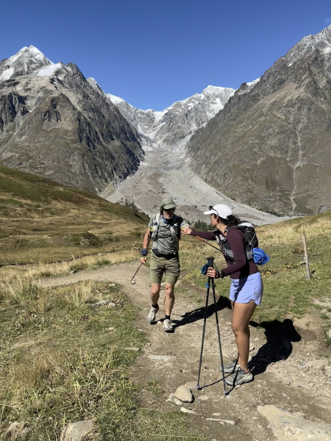 Aishwarya is fist bumping Gian.